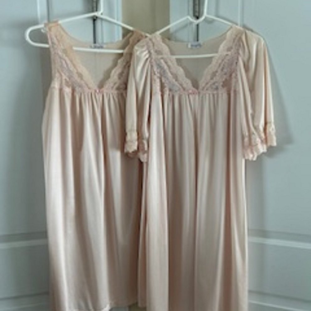 Women's Pink Night Gown Robe Set Vintage Vanity Fair Small Nylon Antron III